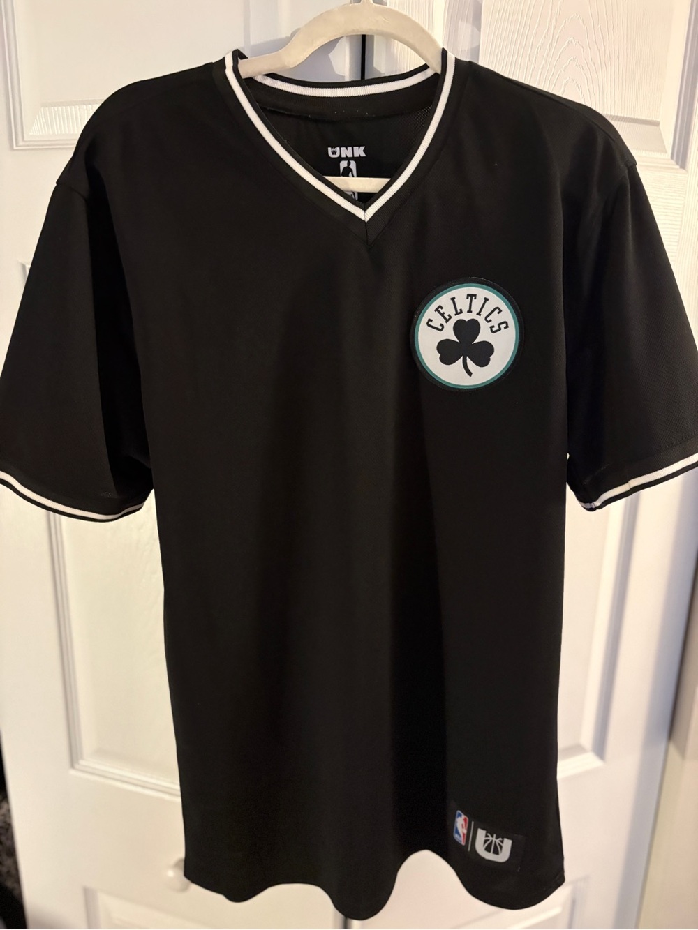 UNK Black Boston Celtics V-Neck Short-Sleeve Shirt with White Trim. Size M